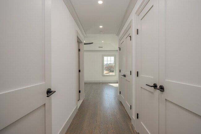 Building Photo - 7 Victoria Ln