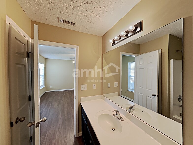 Building Photo - 1375 E Nir Shreibman