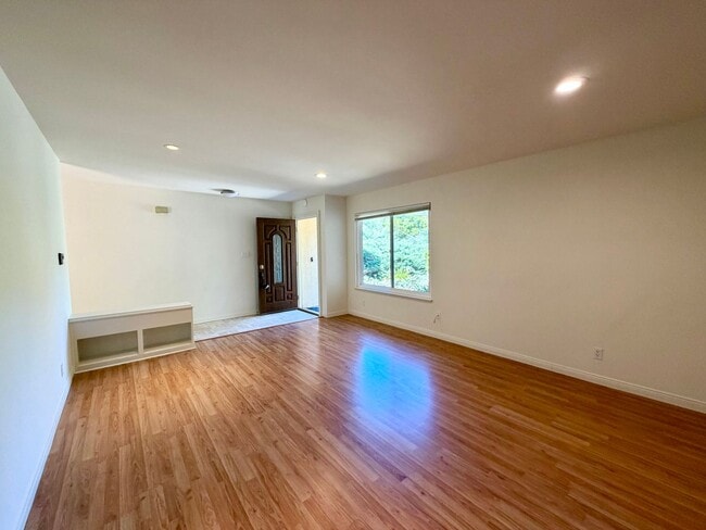 Building Photo - 943 N Patterson Ave