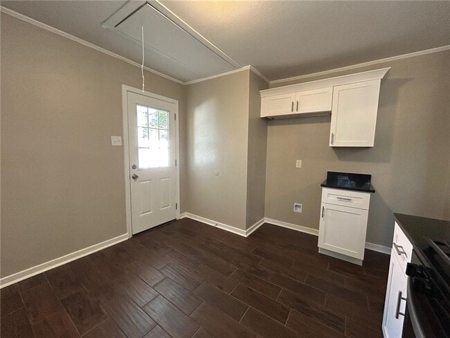 Building Photo - 4010 Sunnyvale Ln S