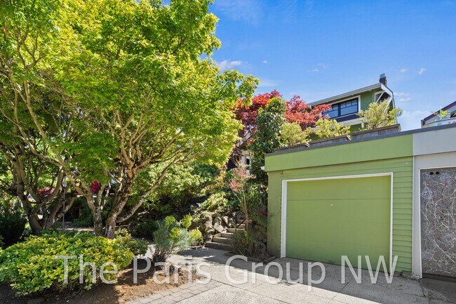 Building Photo - Exceptional Green Lake 3BR * Gorgeous In &...