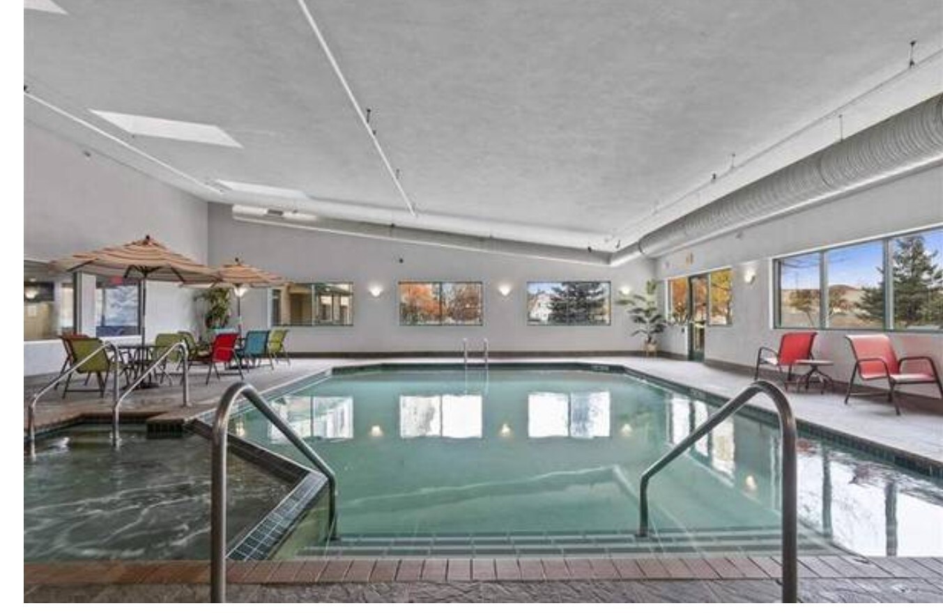 Building Photo - 400 N Richmond St