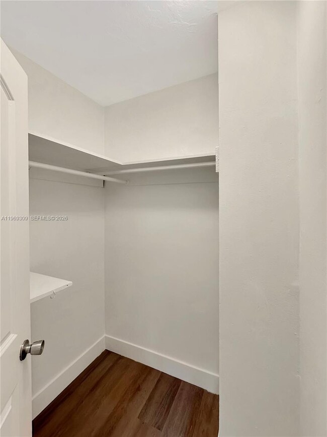 Building Photo - 969 Bay Dr