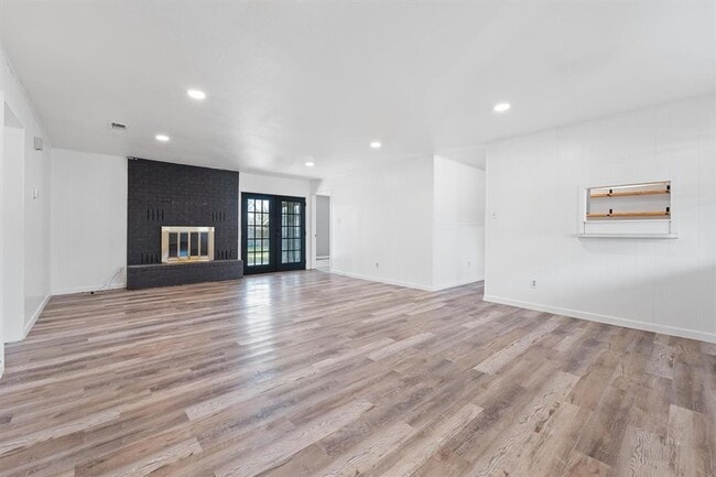 Building Photo - 1106 Hackberry Dr