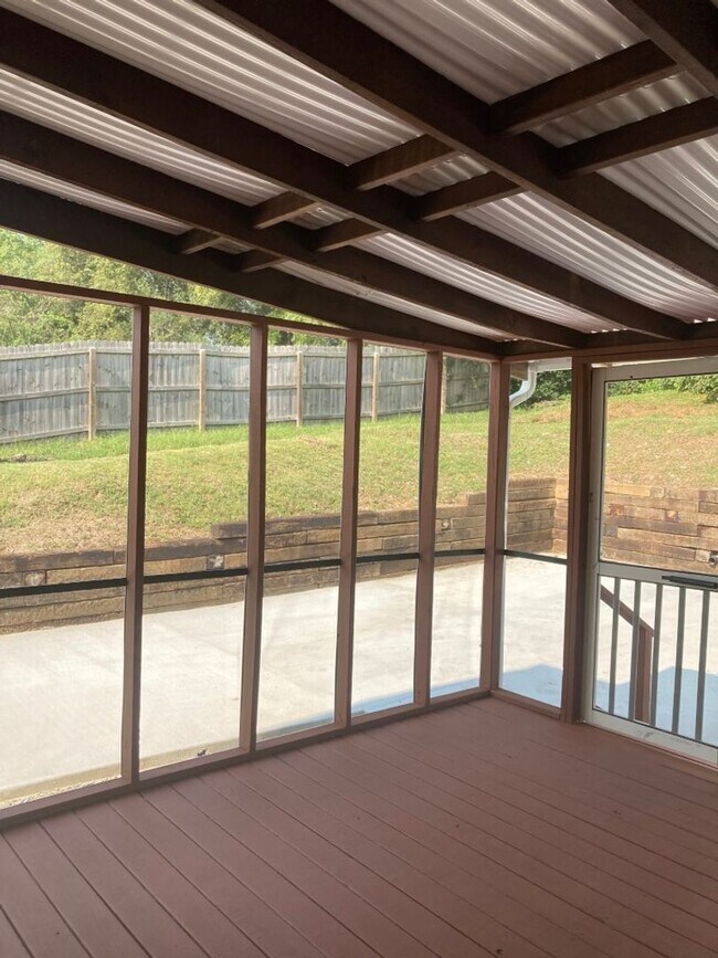 Building Photo - 4731 Cascade Dr