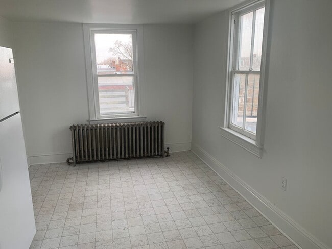 Building Photo - 1 Bedroom Top Floor Apartment-York City SD