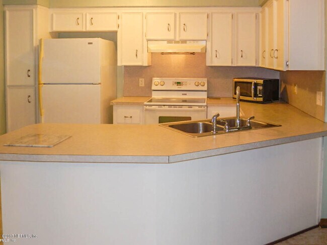 Building Photo - 13009 Bent Pine Ct E