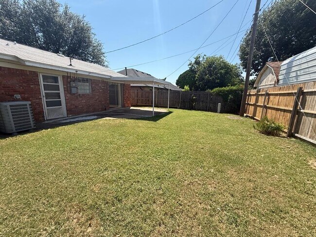 Building Photo - 1101 NW 103rd St