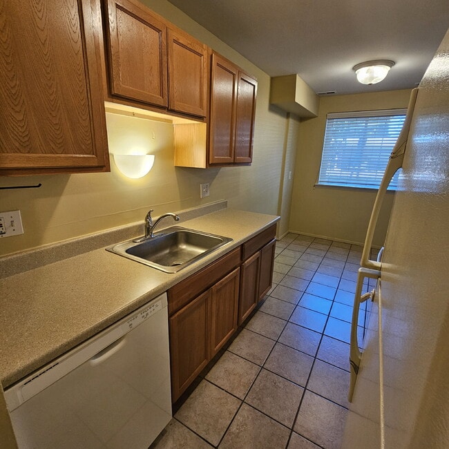Building Photo - Nice 2 Bedroom, 1.5 Bath Condo Near Hall Rd and Vandyke Express Way. Lower Level Unit w/ Tiled Ki...