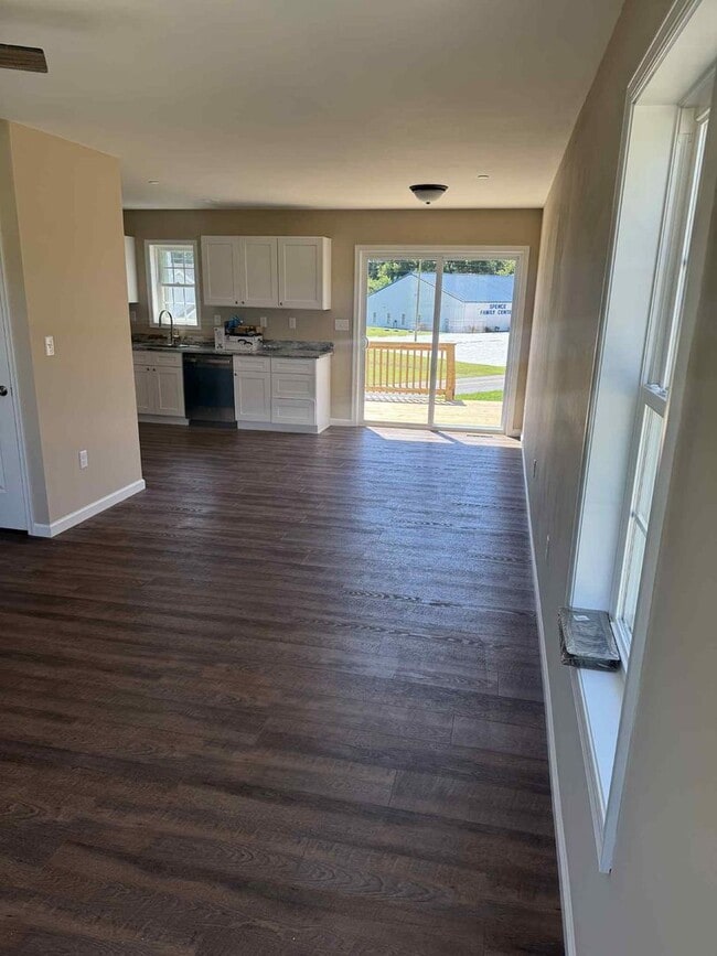 Building Photo - Brand New House Close to the Bay!