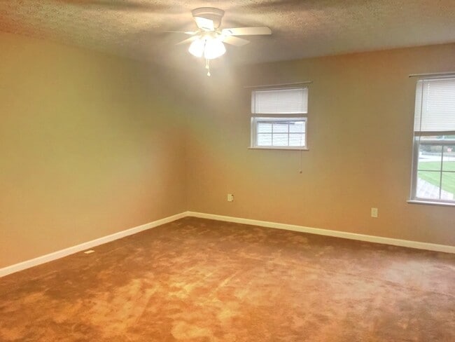 Building Photo - Spacious 3 beds, 2.5 baths Pataskala!