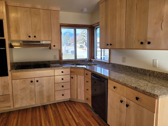 Building Photo - Whitefish 4 bedroom Unfurnished Home