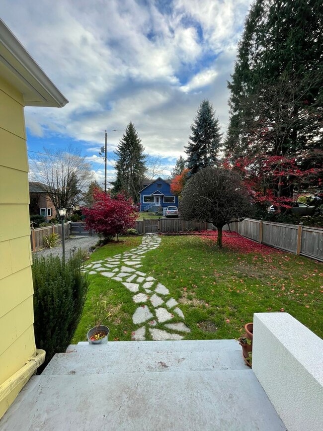Building Photo - Sweet Maple Leaf Home for Lease