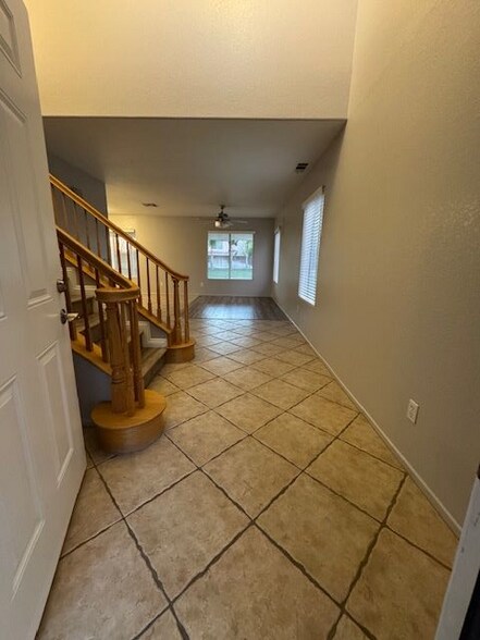 Building Photo - 774 Willow Ct