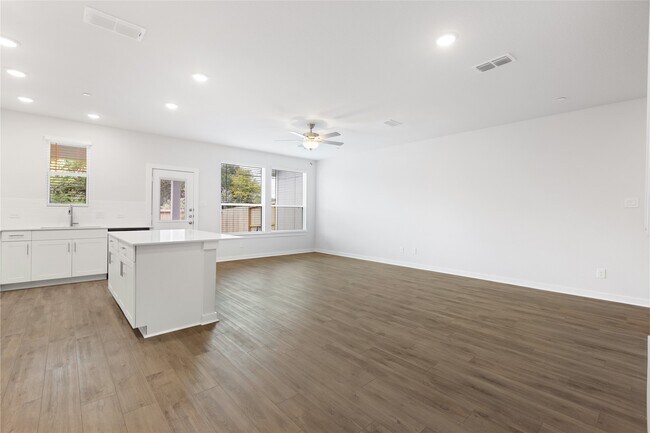 Building Photo - 8115 Danson Ln