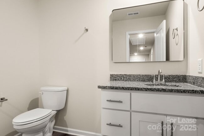 Building Photo - 990 Shearer Rd