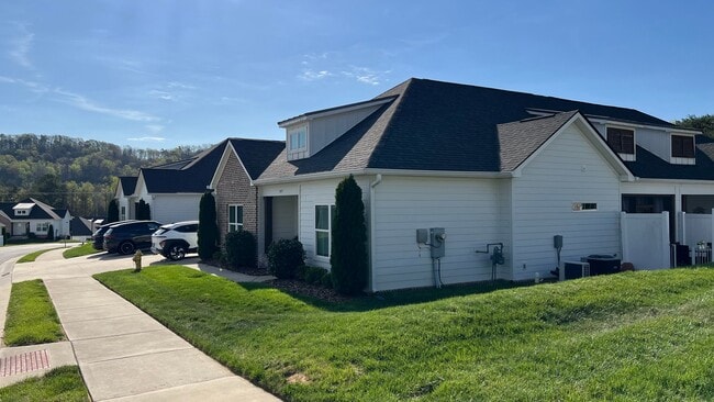 Building Photo - 847 Wellstone Dr