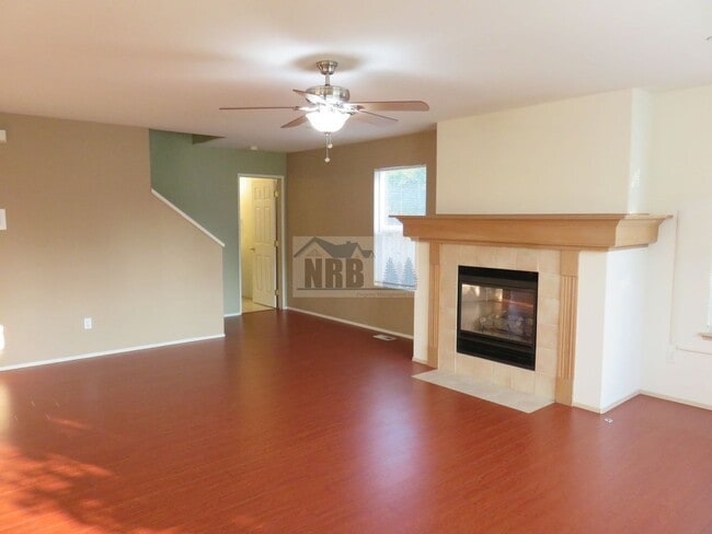 Building Photo - Stunning House in Dupont!