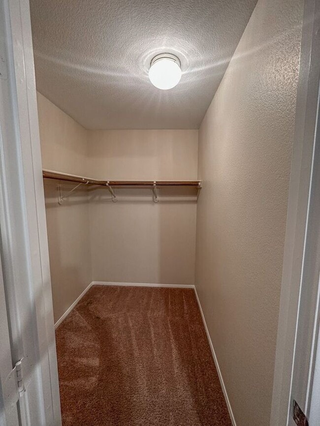 Building Photo - IMMACULATE REMODLED 2 STORY HOME IN HENDER...