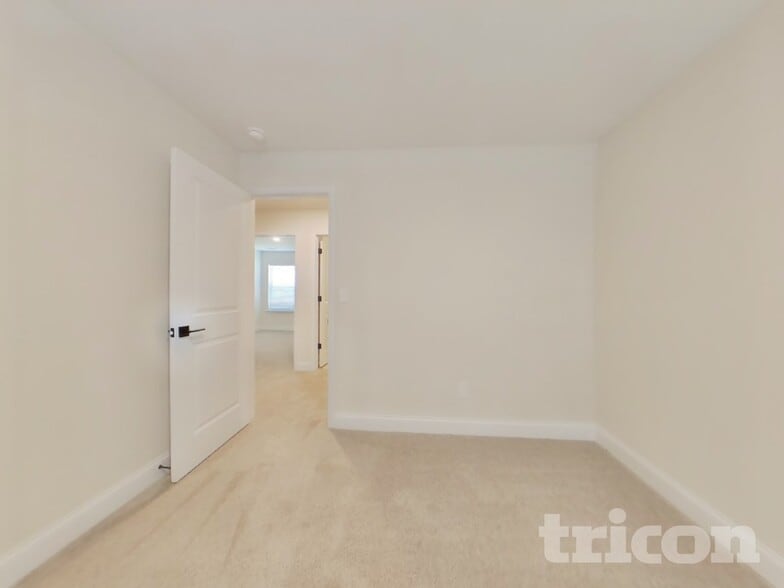 Building Photo - 615 Cantrell Dr