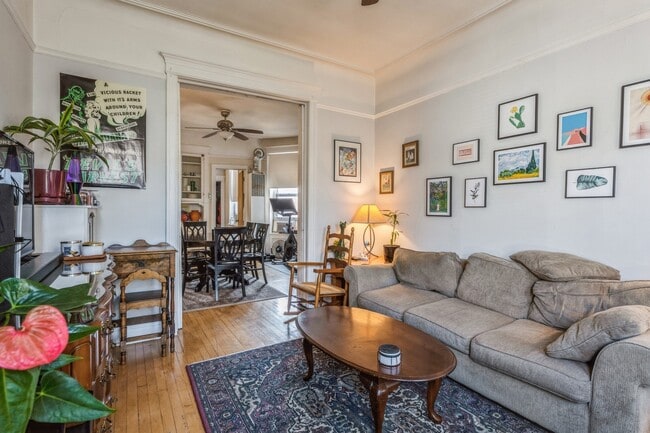 Building Photo - 3140 N Kenmore Ave