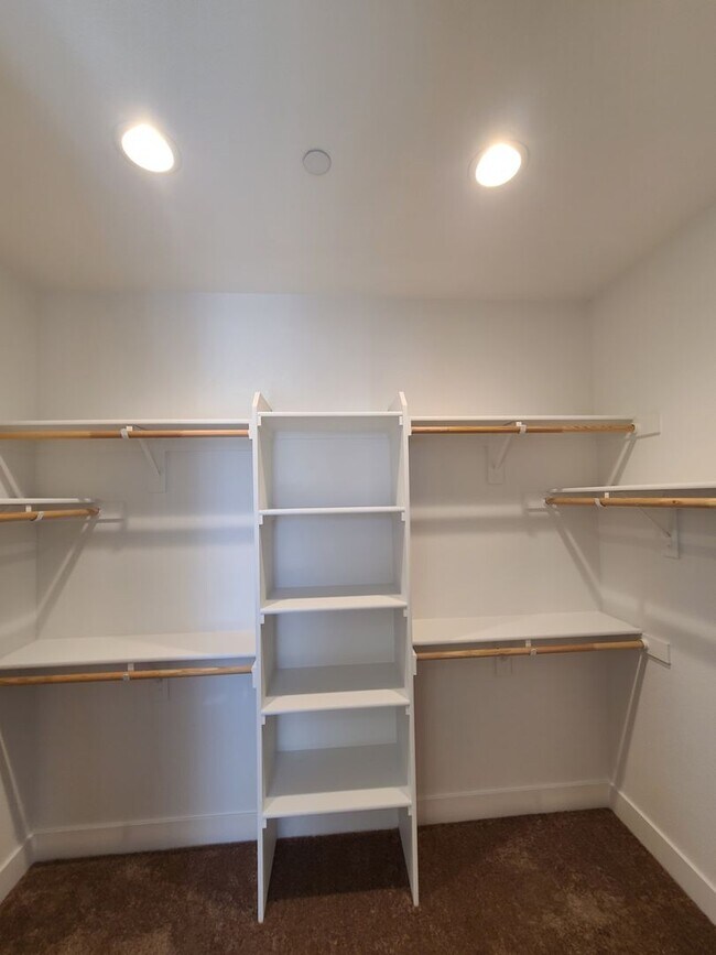 Building Photo - Stunning 4 Bedroom, 3 Bath Mountain house Home W/ Solar