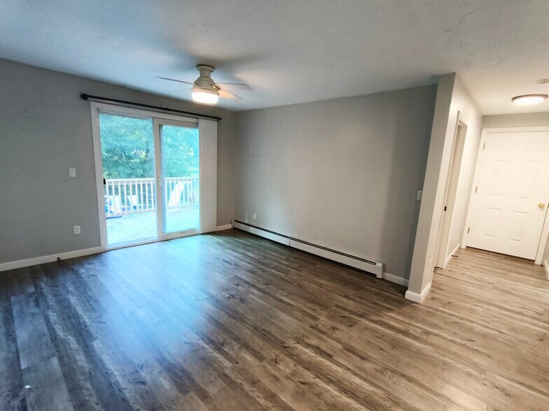 Living Room - 28 S Spencer Rd