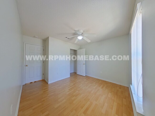 Building Photo - Crestview Charm: 4 Bedroom Home with Hard Floors and Fenced Yard!