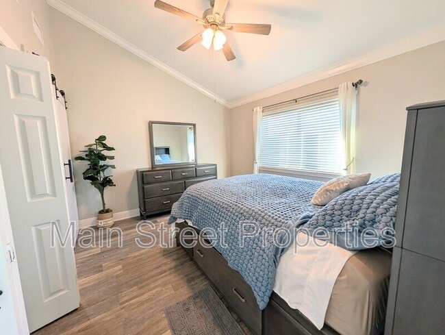 Building Photo - 14100 River Rd