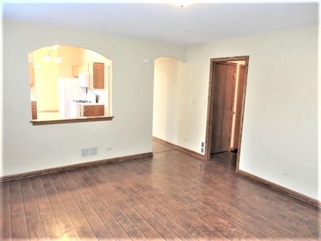 Building Photo - 613 Doral Ln