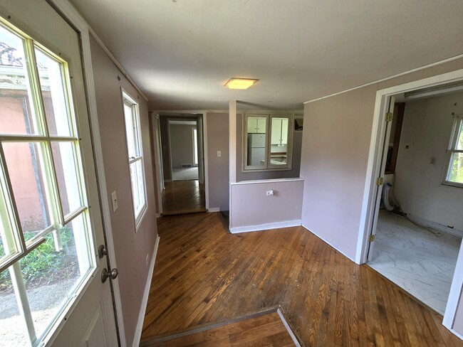 Building Photo - 1316 S Fleming Rd