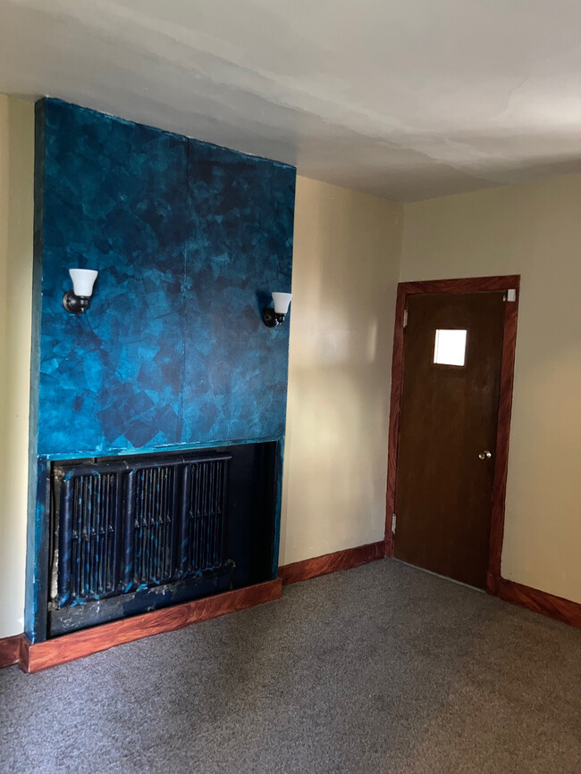 Building Photo - 406 Wabana St