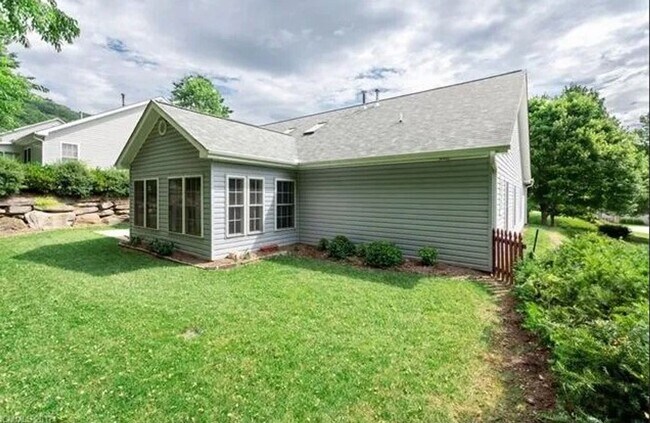 Building Photo - 7 Stonebridge Dr