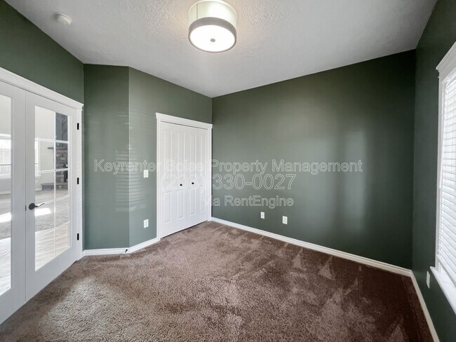 Building Photo - 345 E Kite Dr