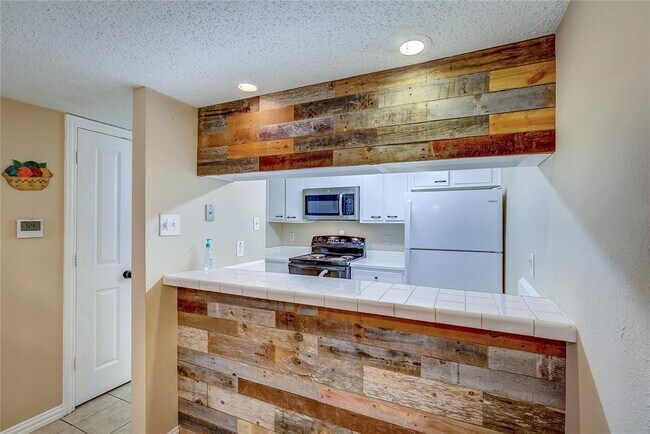 Building Photo - 3121 Park Ln