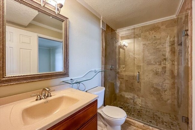 Building Photo - Executive Lakefront Living – 3 Bed, 2.5 Ba...