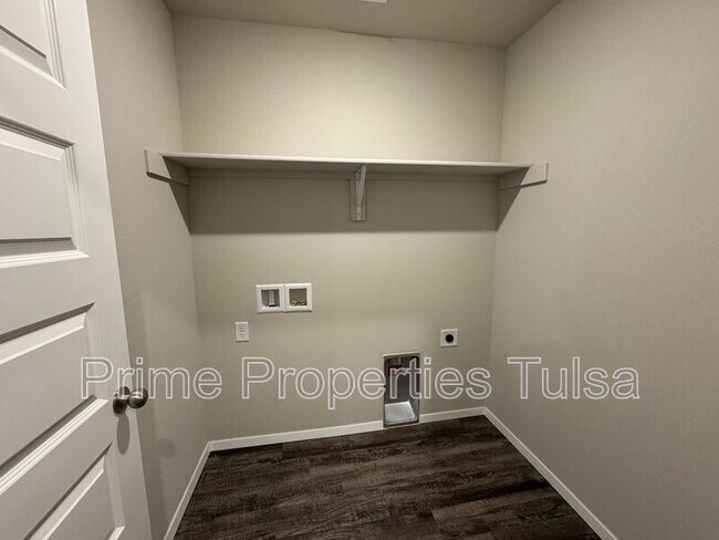 Building Photo - 2920 S 13th St