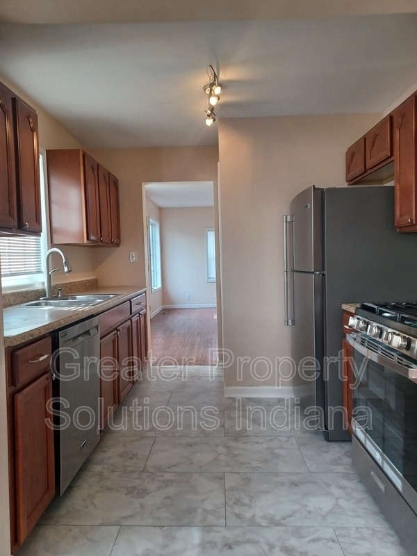 Building Photo - 412 W South St