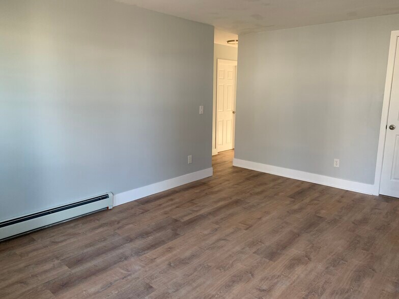 Living room - 44 Fairview St