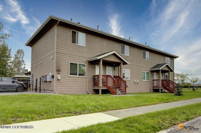 Building Photo - 1337 E 14th Ave