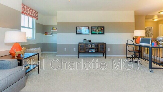 Building Photo - 1120 Walbury Hl