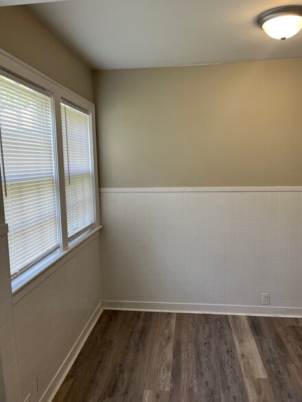 Kitchen eating corner - 416 4th St SW