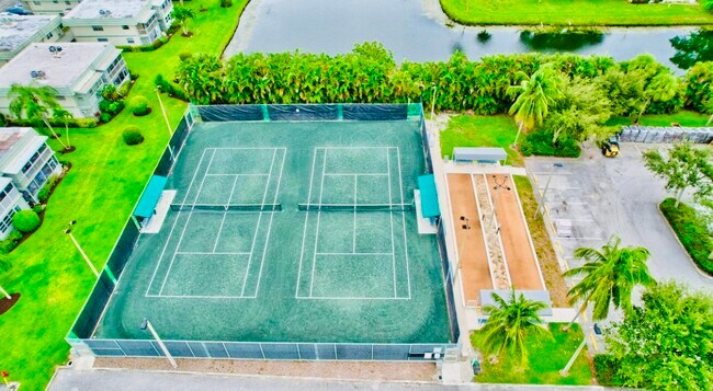 Building Photo - 115 Capri B