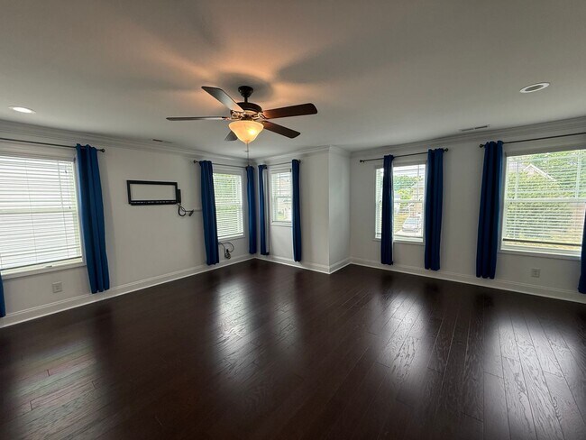 Building Photo - 4 Bedroom Home on a Cul-de-Sac with Lawn Care Included!