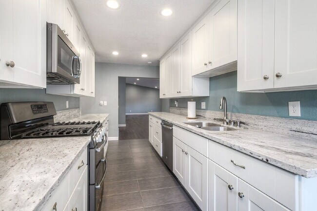Building Photo - Tamarack Coastal Retreat! 1/2 Duplex with ...