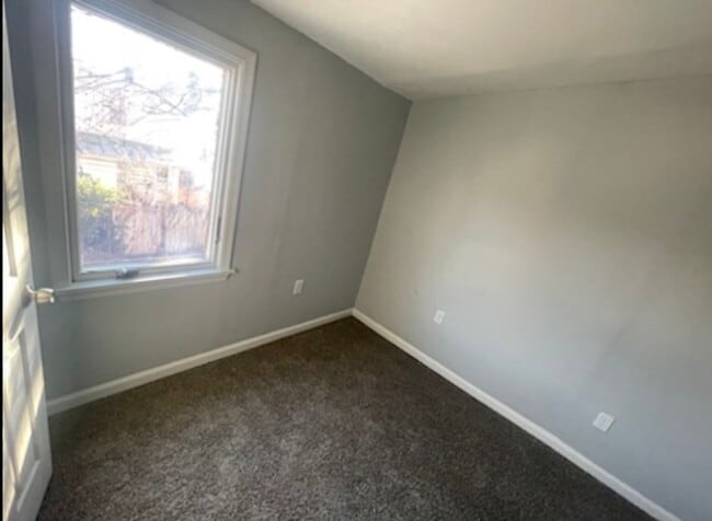 Building Photo - Renovated 4 Bedroom 2.5 bath house in Pott...