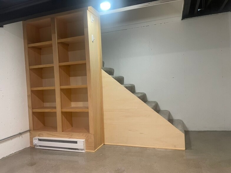 Entry and storage - 2242 Prospect Ave NE