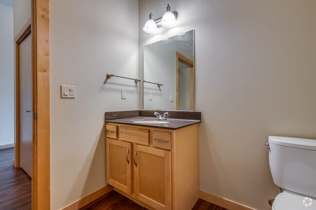 2BR, 1.5BA - 1,450SF - Bathroom - Retlaw