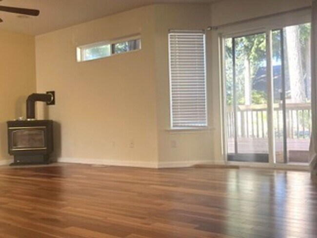 Building Photo - Spacious 4 bedroom Meridian Campus home wi...