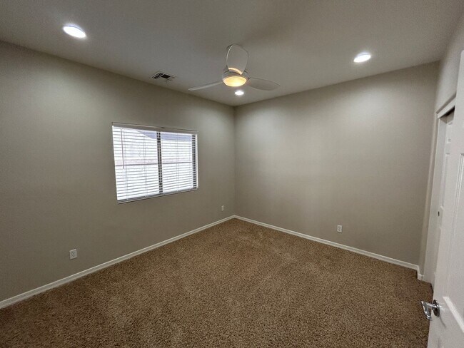 Building Photo - 5411 W Rowel Rd